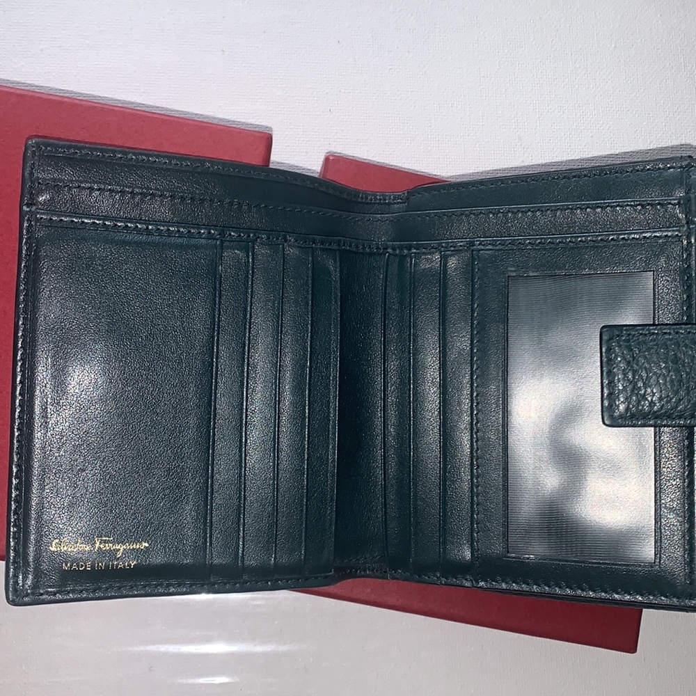 Salvatore Ferragamo Gancini claps leather compact wallet - Picture 3 of 7